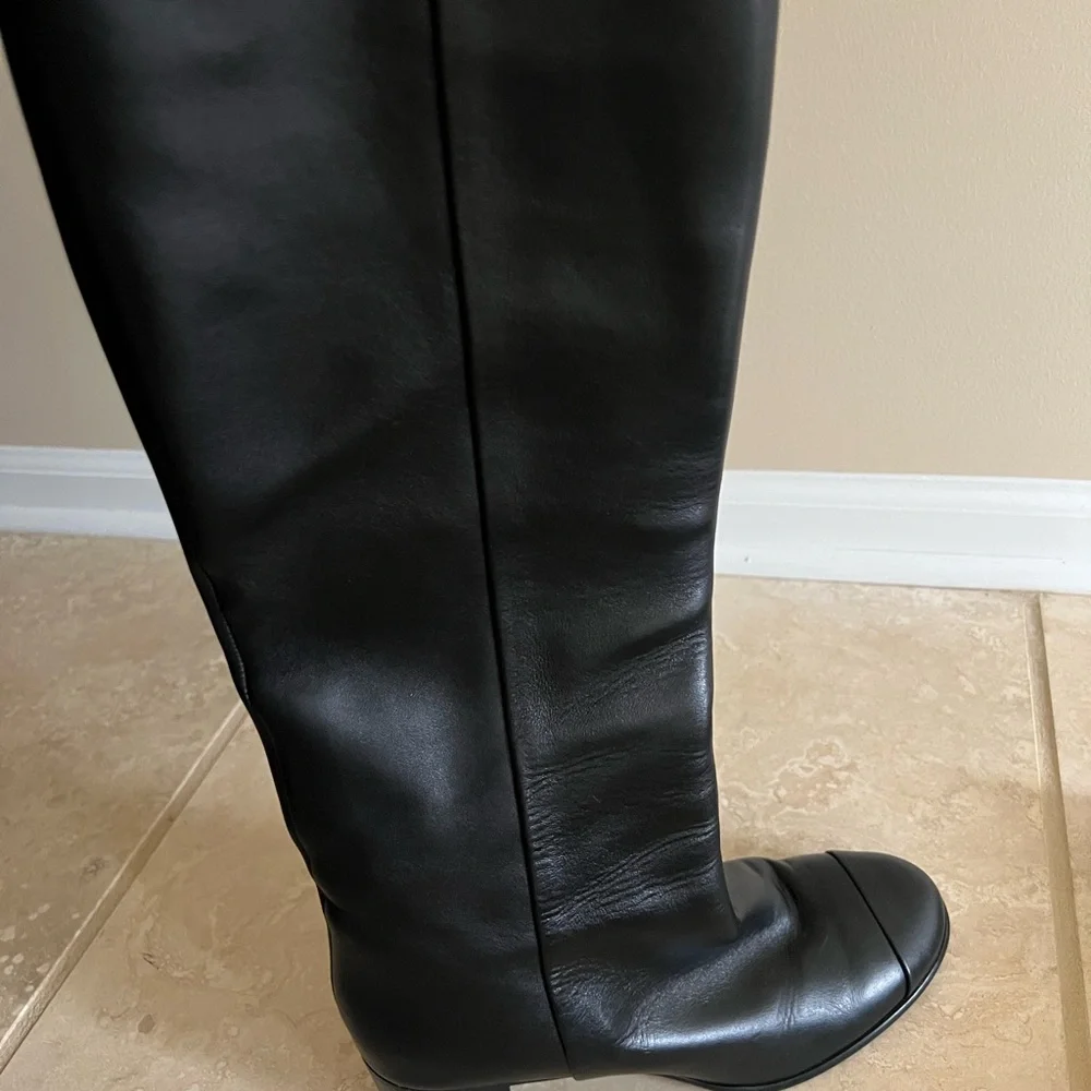 CHANEL Black Leather Heeled Boots - Picture 7 of 13